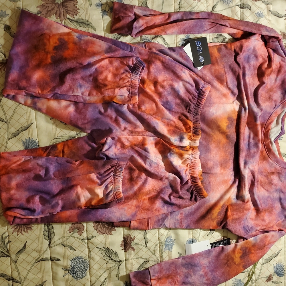 The dye sweatsuit